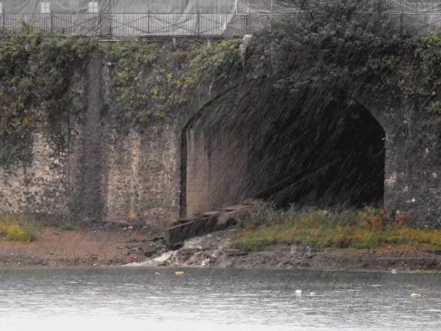 菱角山水厂：取水口上游一公里内老人民码头排污口