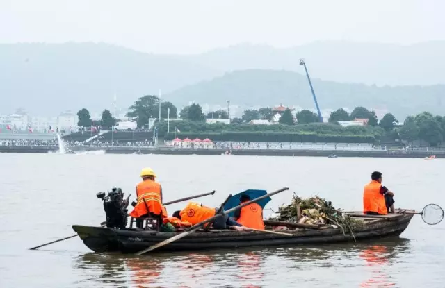 人与河流