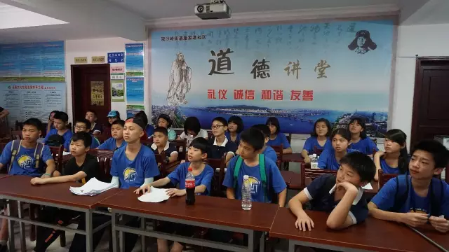 长郡滨江中学1604班的同学们