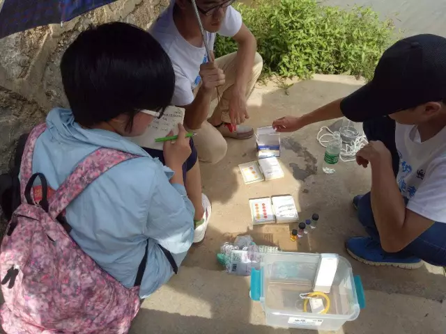 长沙医学院乡约一夏团队在检测水质